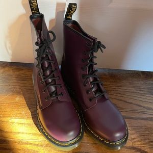 Doc Martens NIB purple sz 10